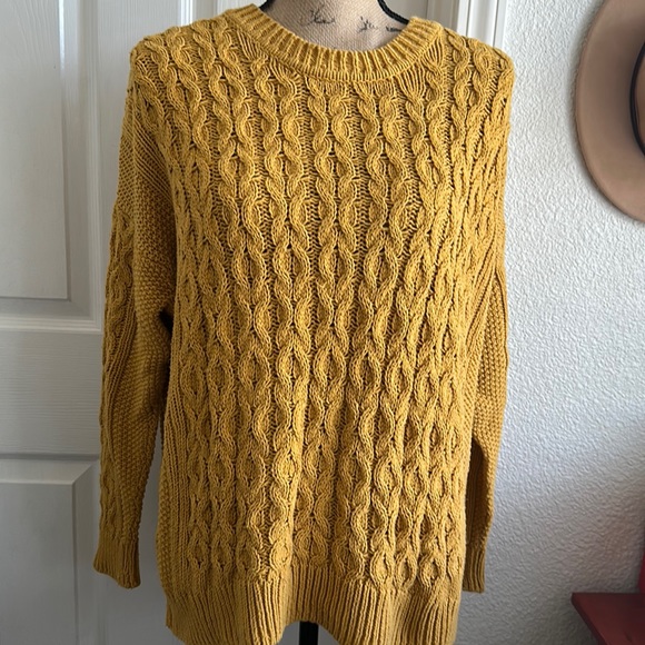 H&M Cable Knit Scoopneck Sweater | Medium - Picture 2 of 9
